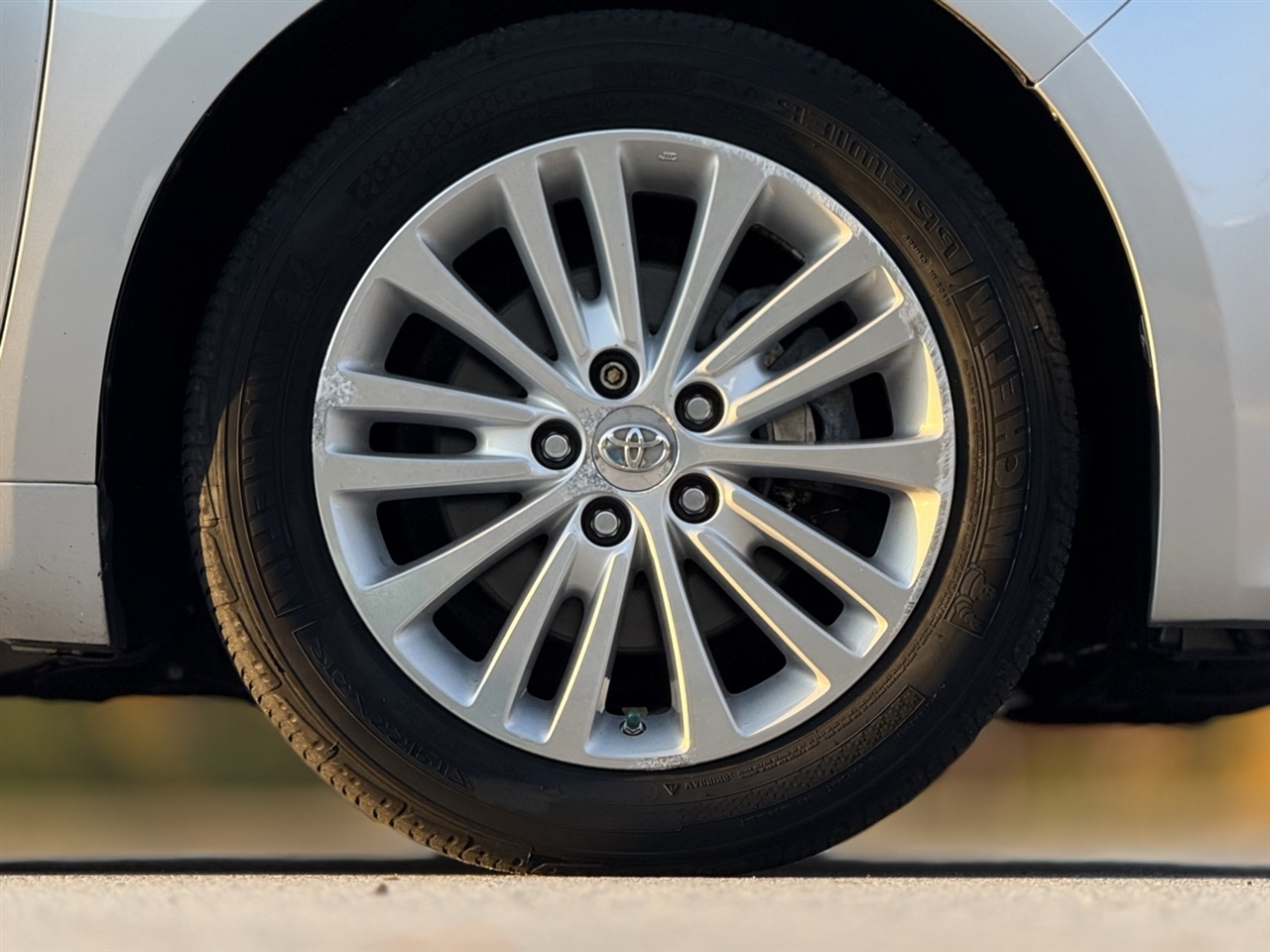 Toyota Avalon Hybrid  2013