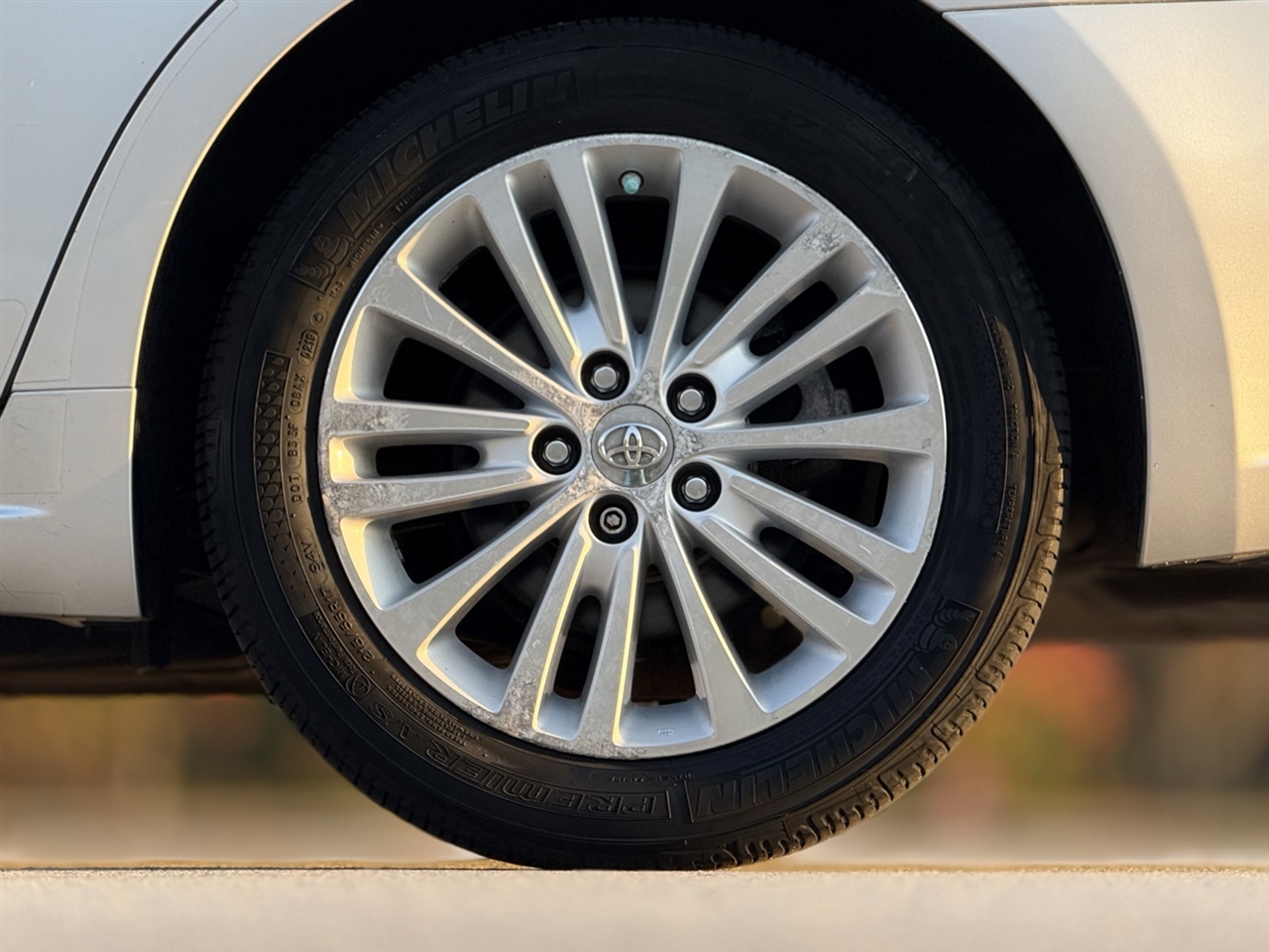 Toyota Avalon Hybrid  2013