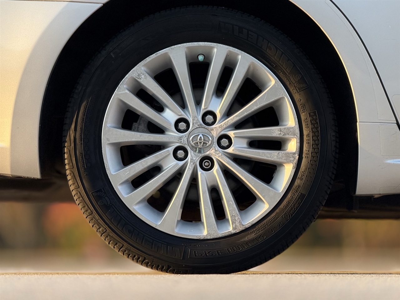 Toyota Avalon Hybrid  2013