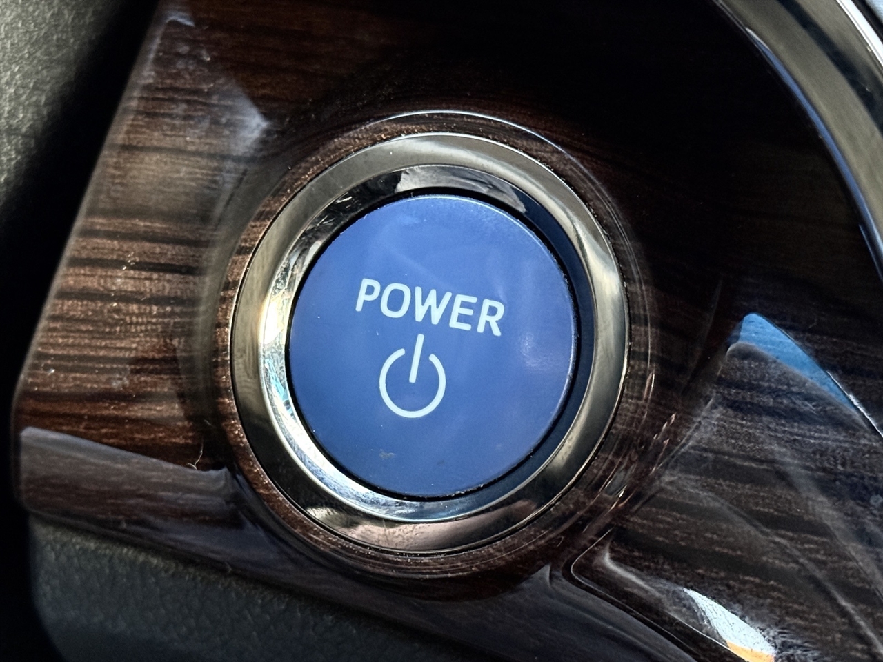 Toyota Avalon Hybrid  2013