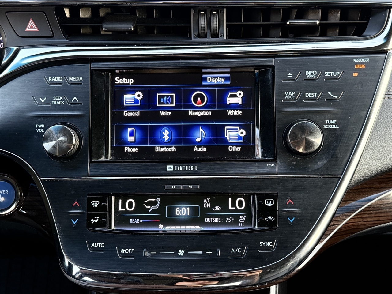 Toyota Avalon Hybrid  2013