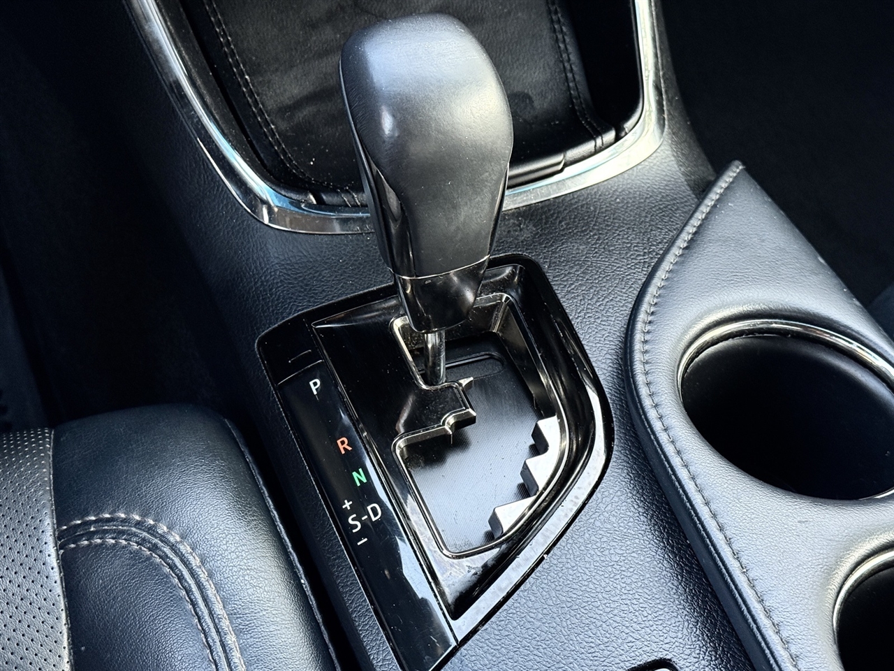 Toyota Avalon Hybrid  2013