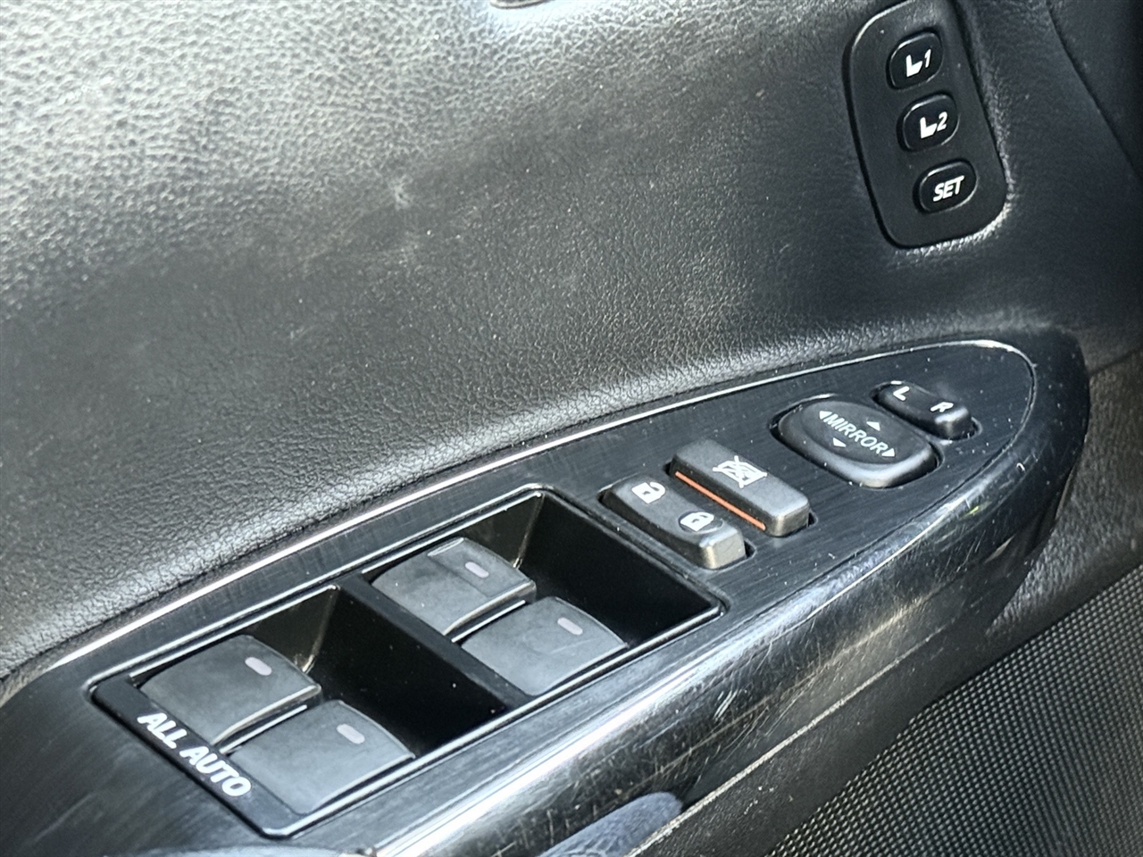 Toyota Avalon Hybrid  2013