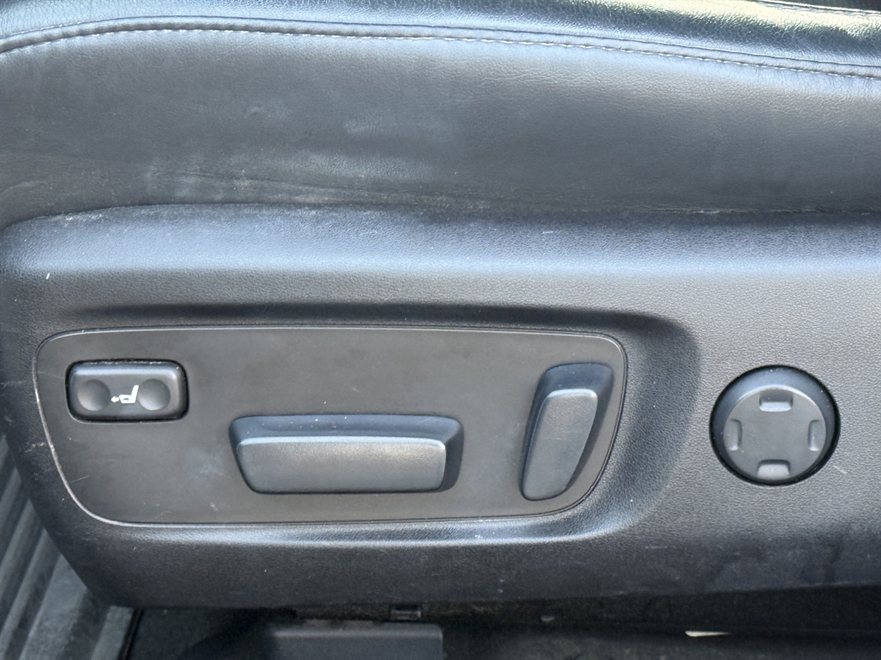 Toyota Avalon Hybrid  2013