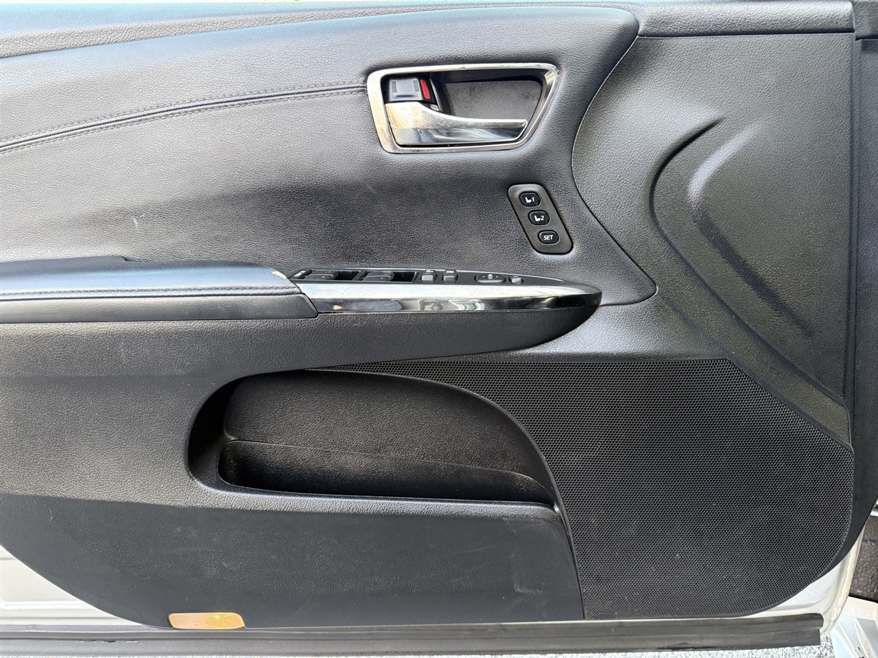 Toyota Avalon Hybrid  2013