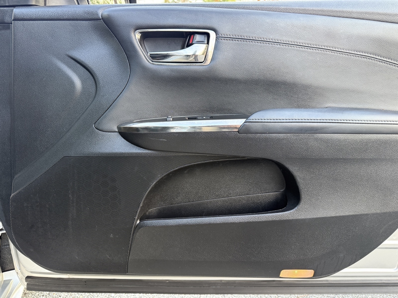 Toyota Avalon Hybrid  2013