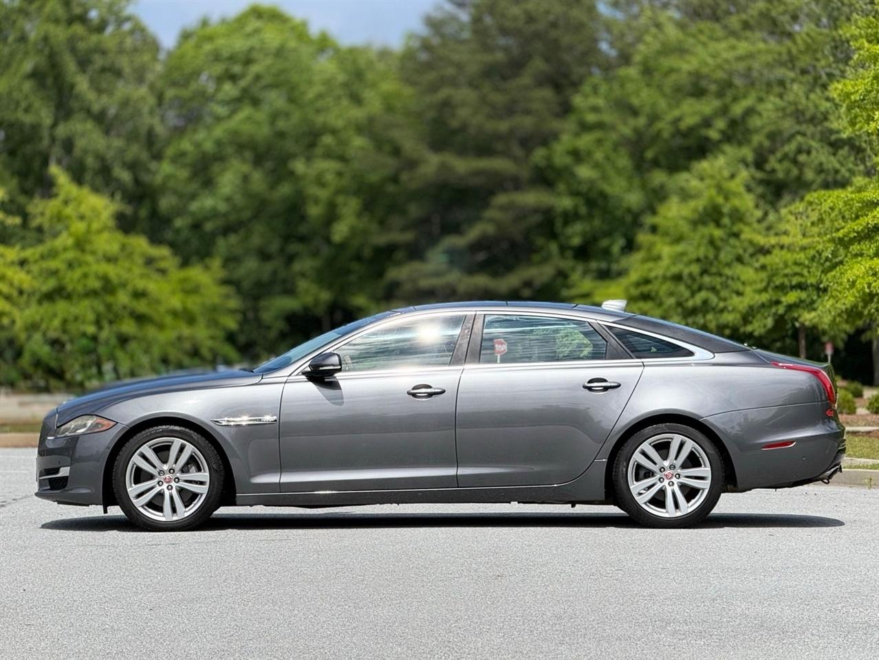 Jaguar XJ  2016