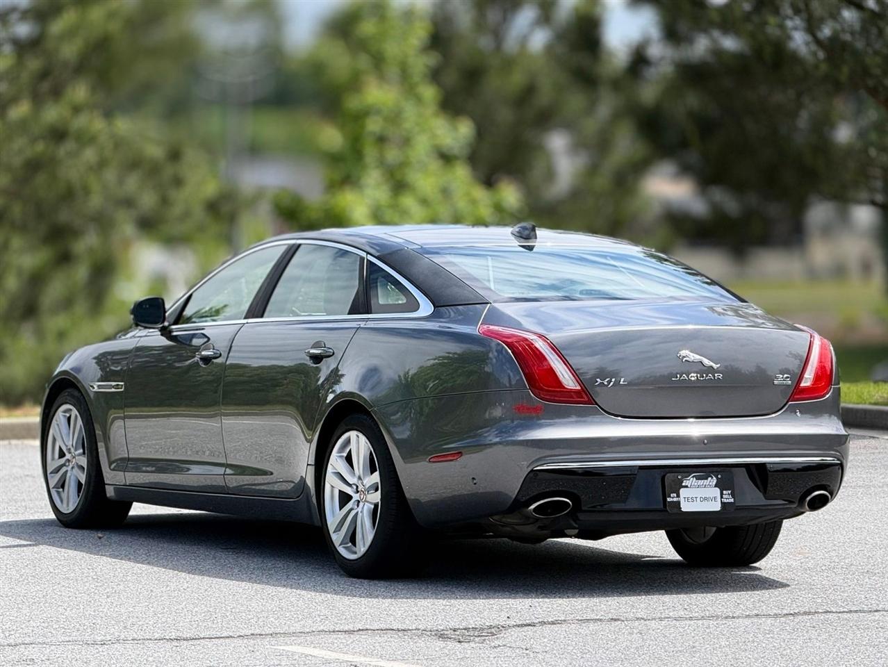 Jaguar XJ  2016