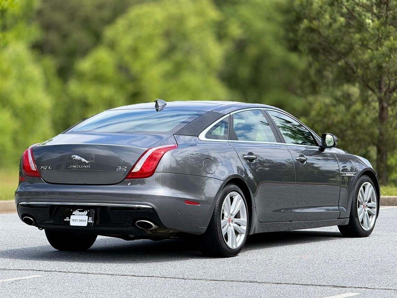 Jaguar XJ  2016