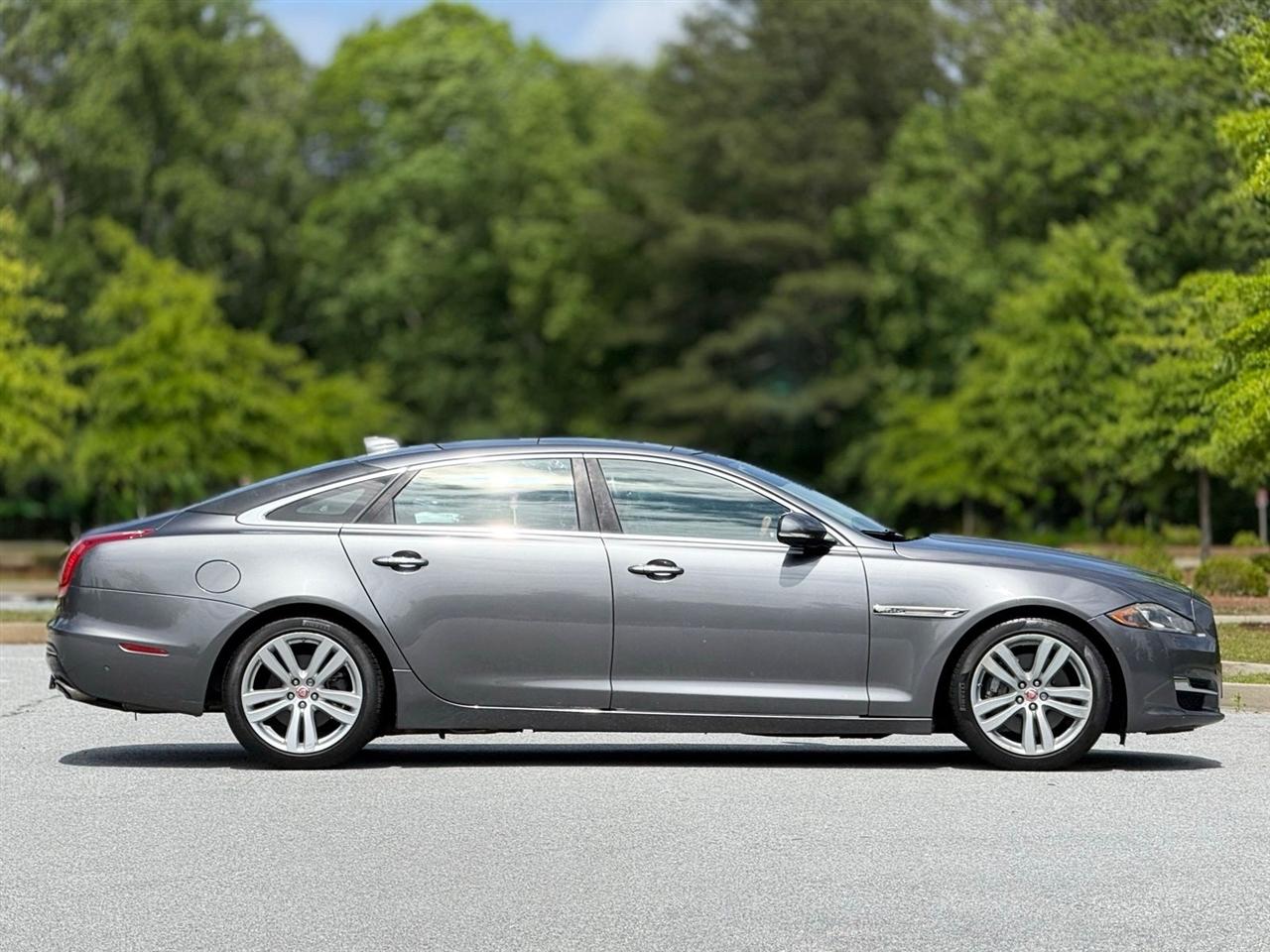 Jaguar XJ  2016