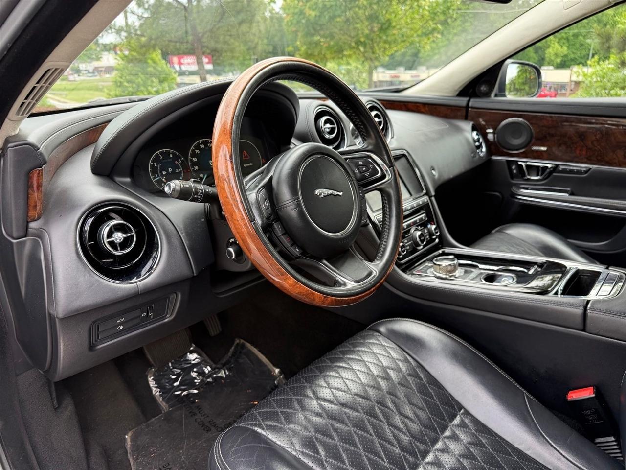 Jaguar XJ  2016