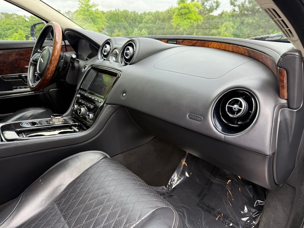 Jaguar XJ  2016