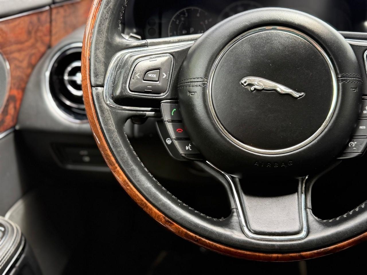 Jaguar XJ  2016