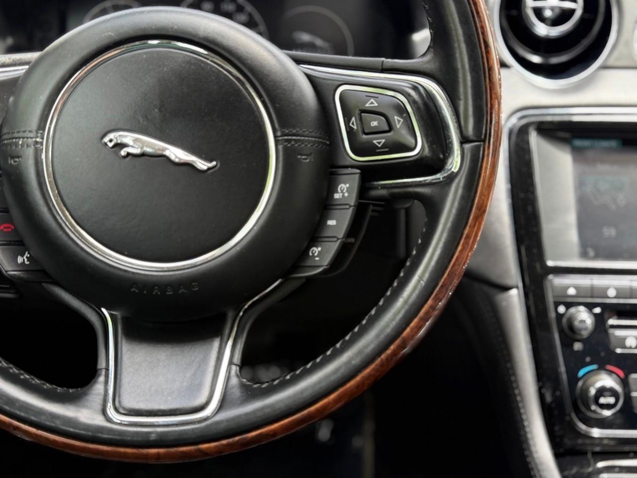 Jaguar XJ  2016
