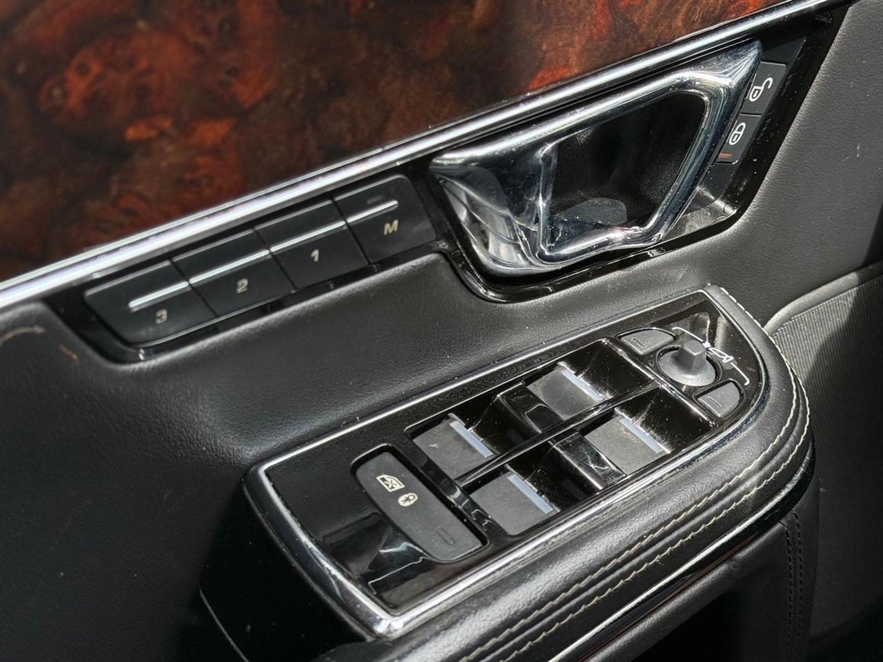 Jaguar XJ  2016