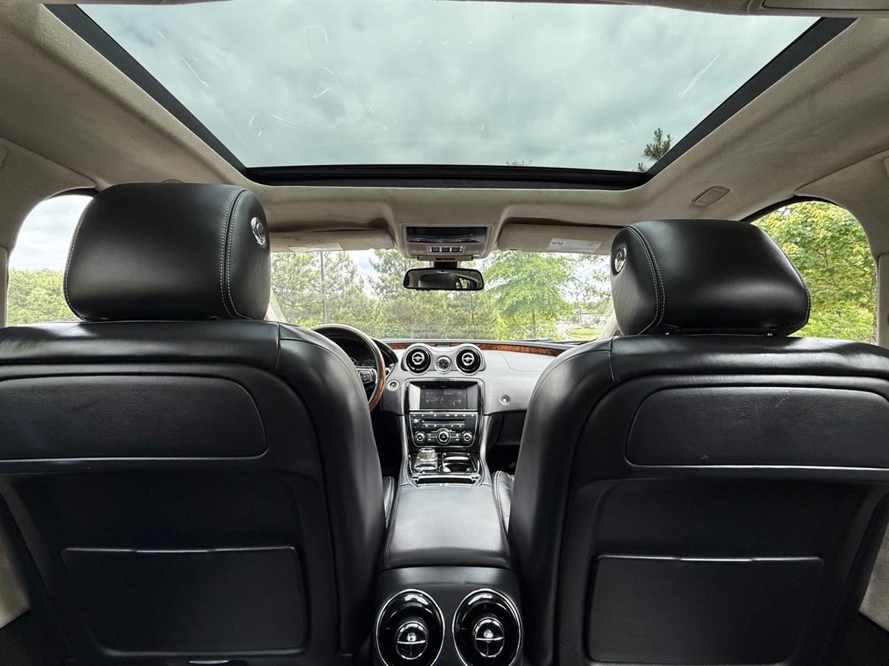 Jaguar XJ  2016