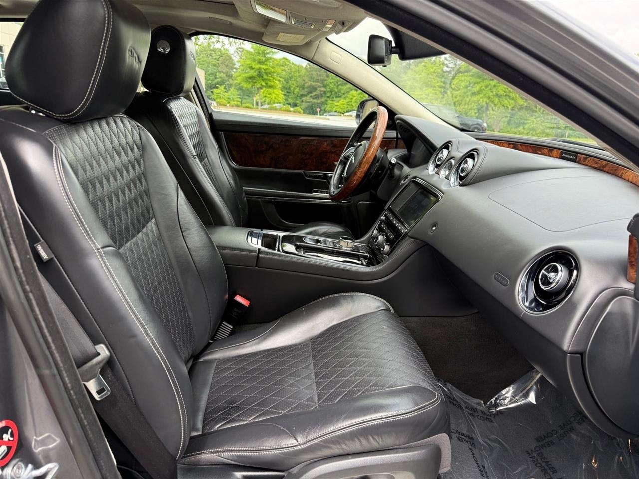 Jaguar XJ  2016