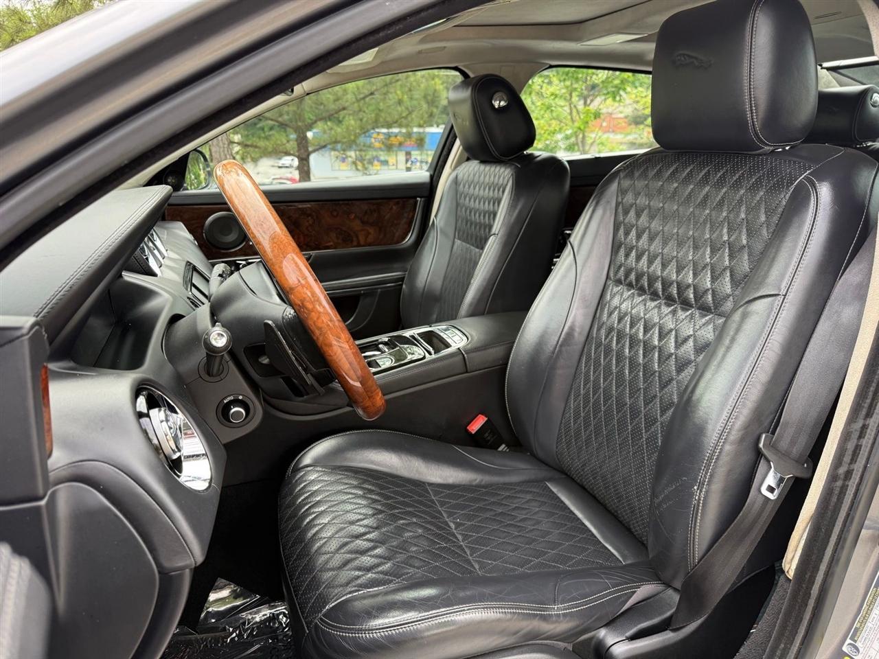 Jaguar XJ  2016