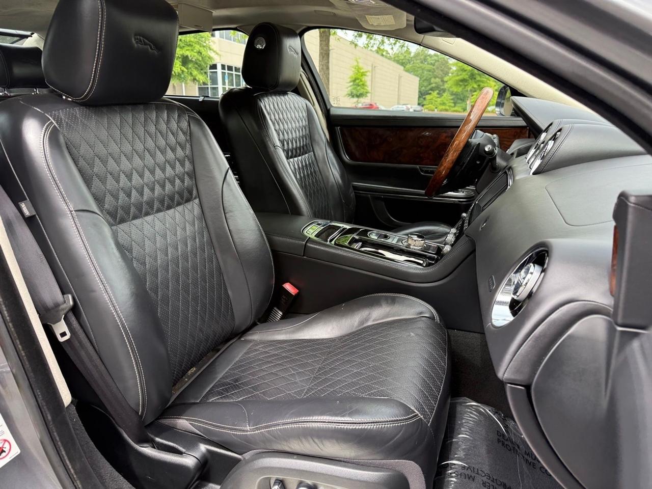 Jaguar XJ  2016