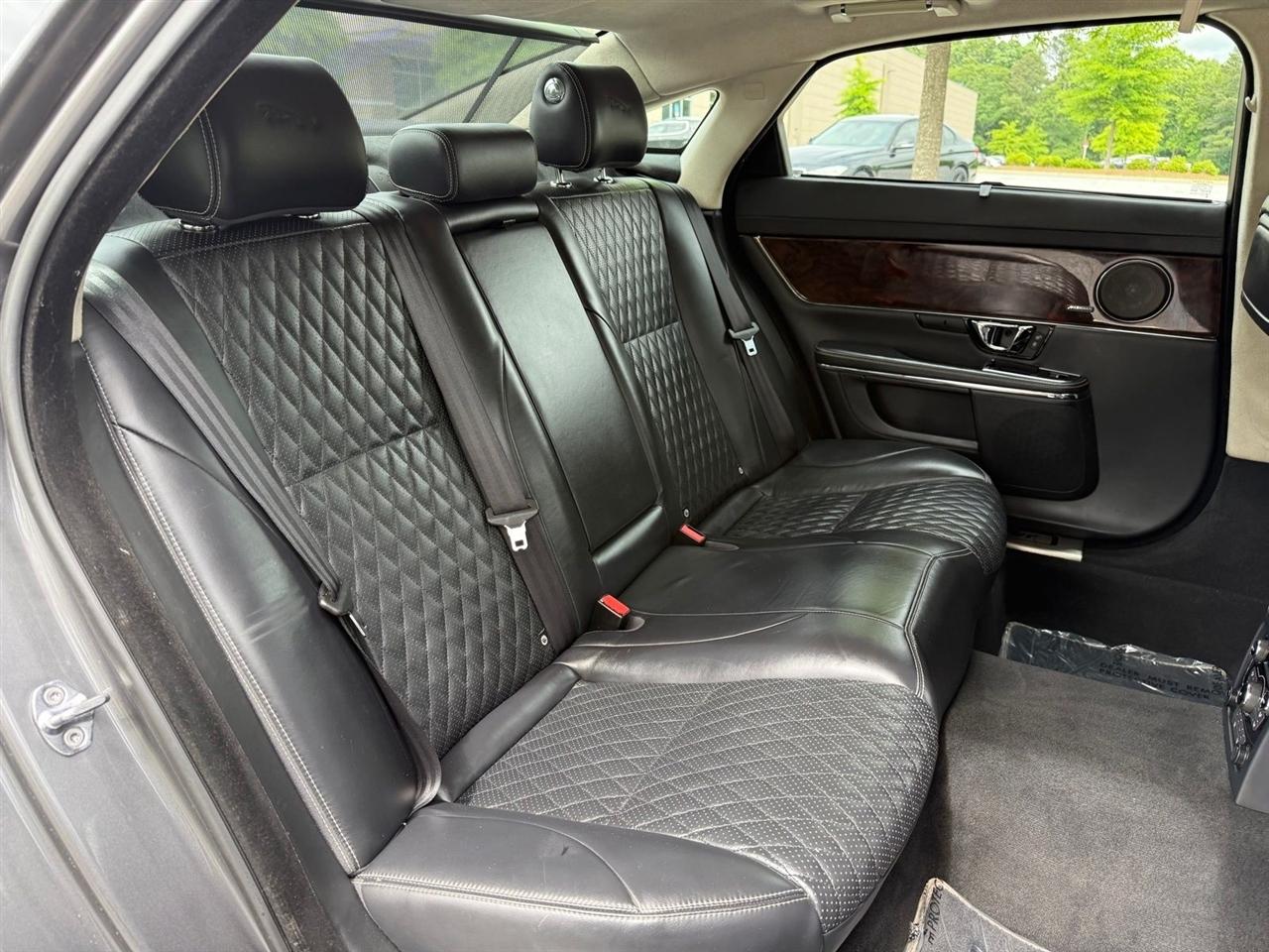 Jaguar XJ  2016