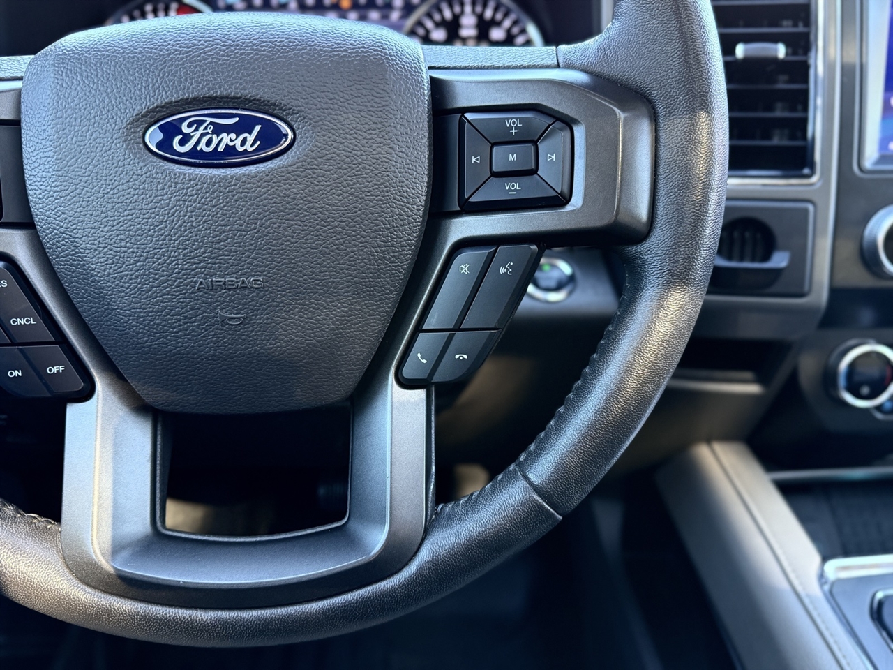 Ford Expedition  2020