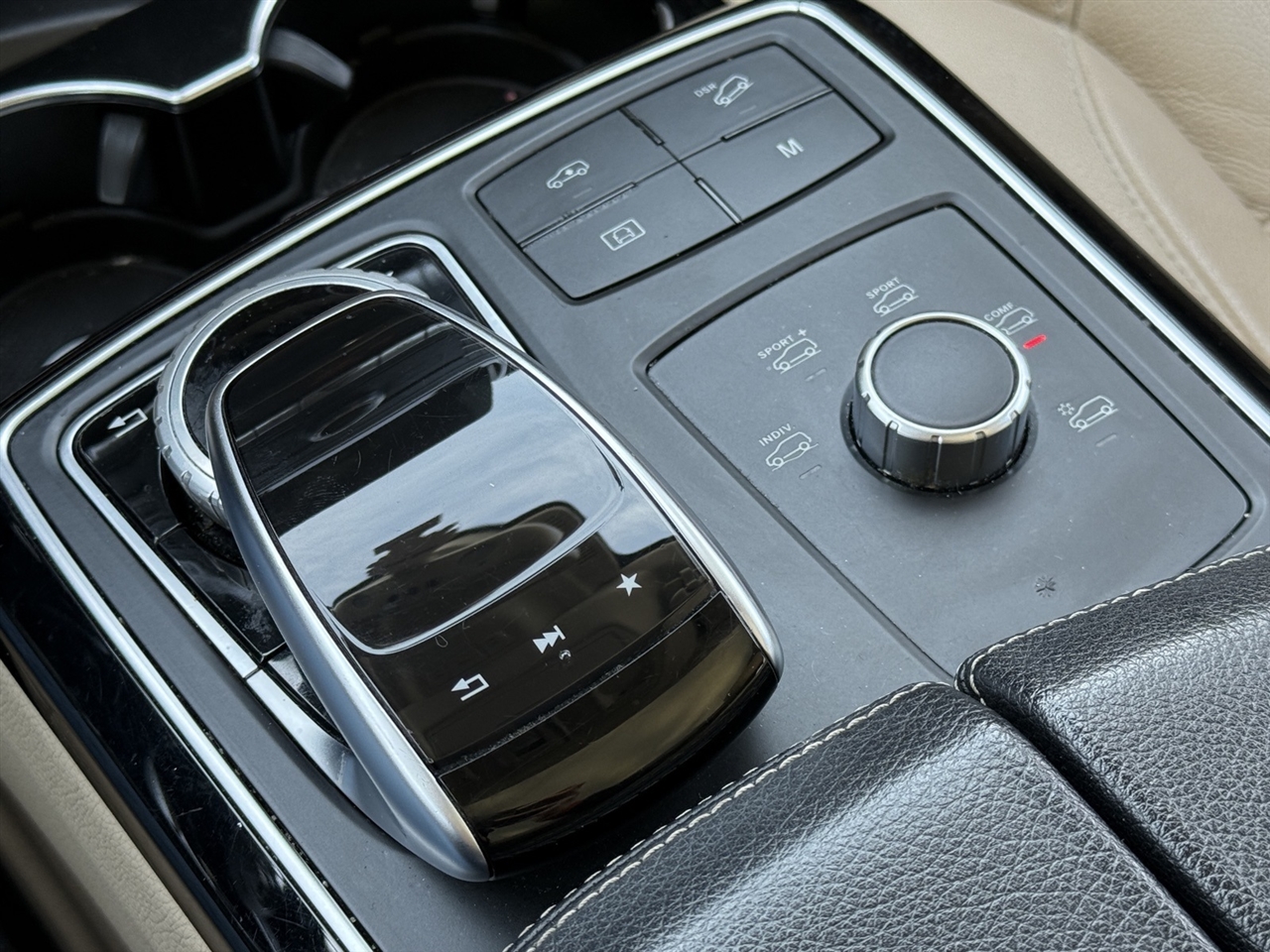 Mercedes-Benz GLE  2017