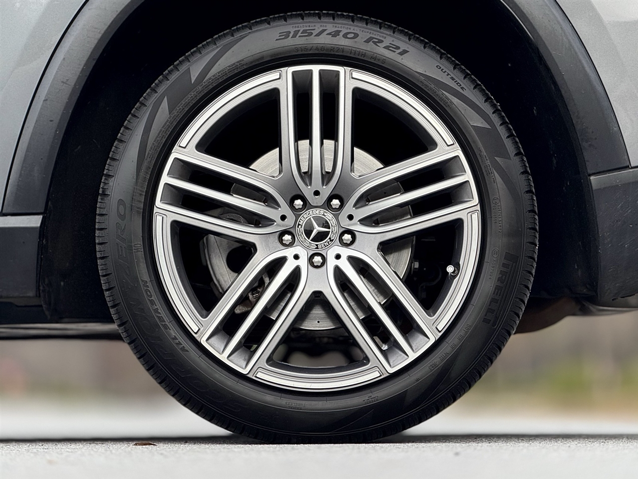 Mercedes-Benz GLS  2022