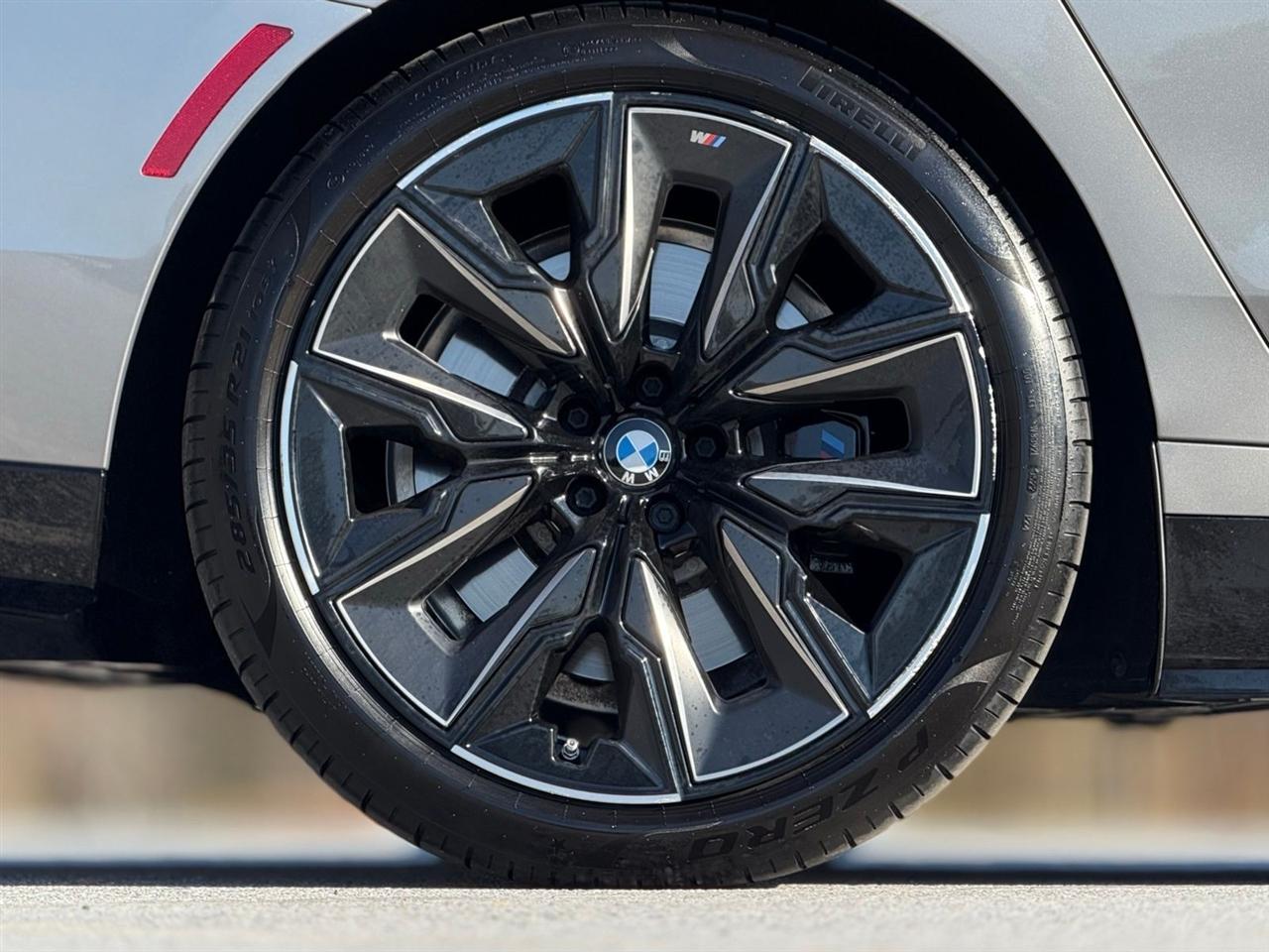 BMW i7  2024