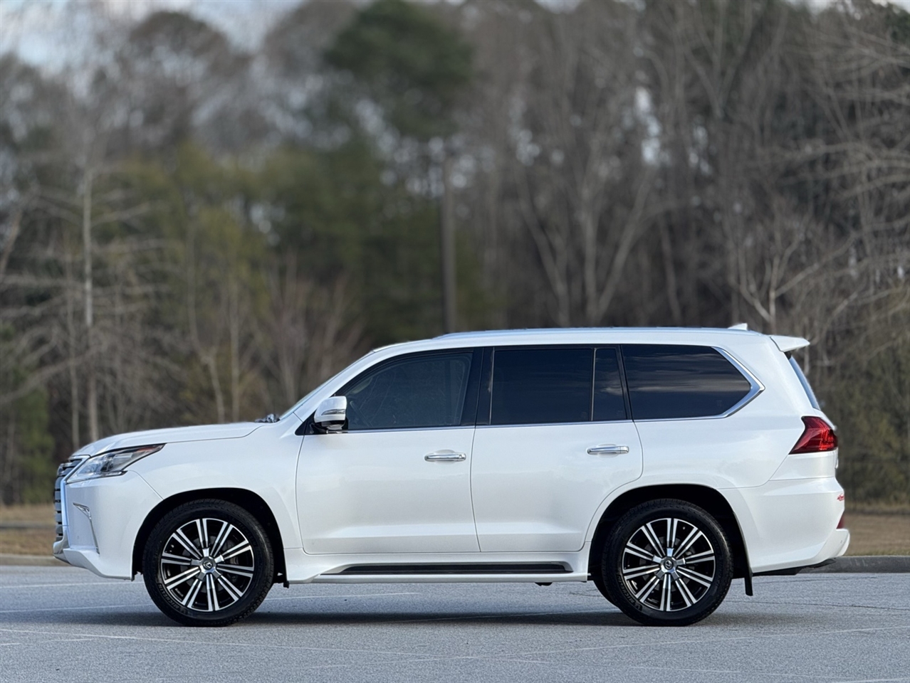 Lexus LX  2020