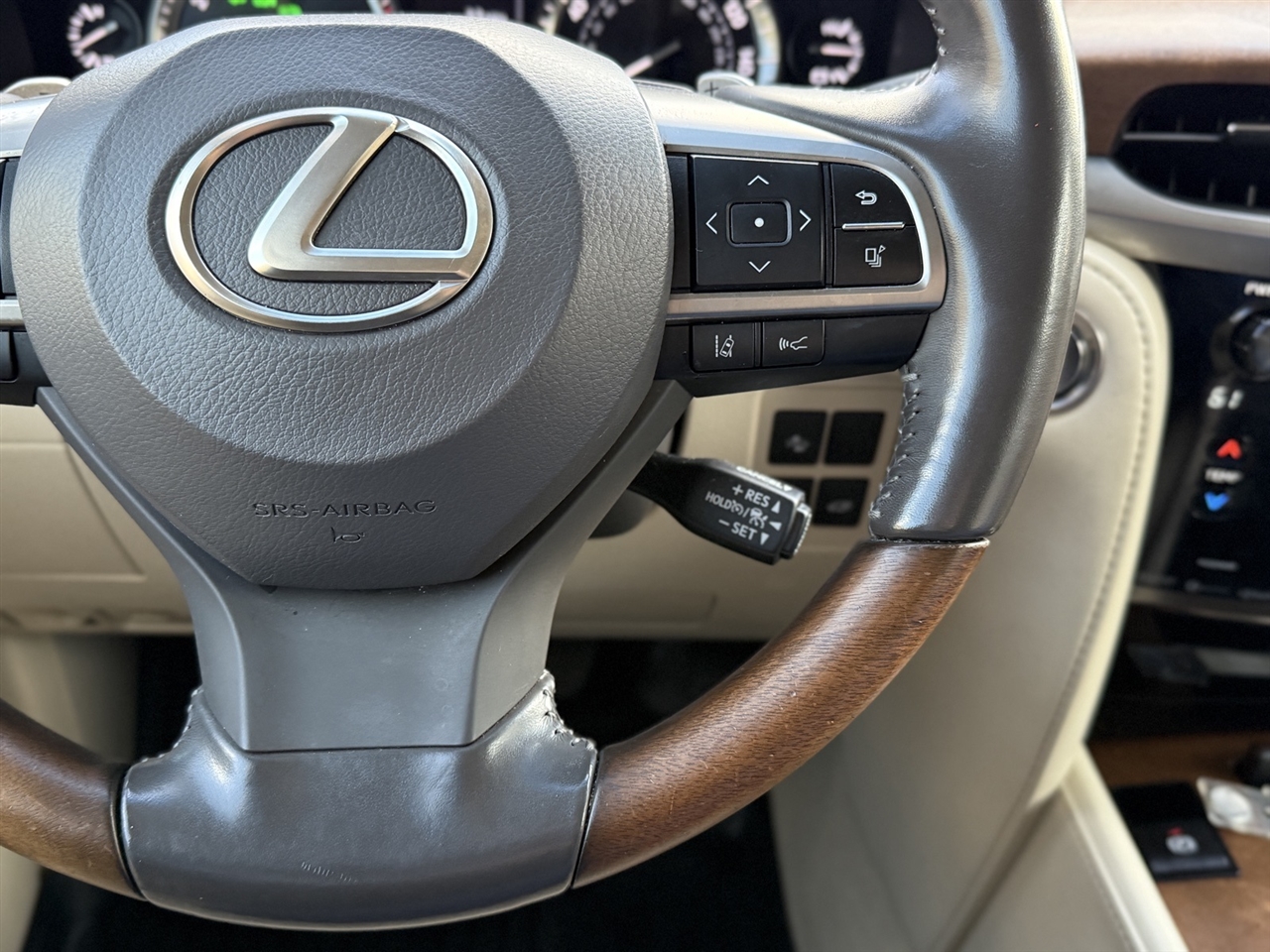 Lexus LX  2020