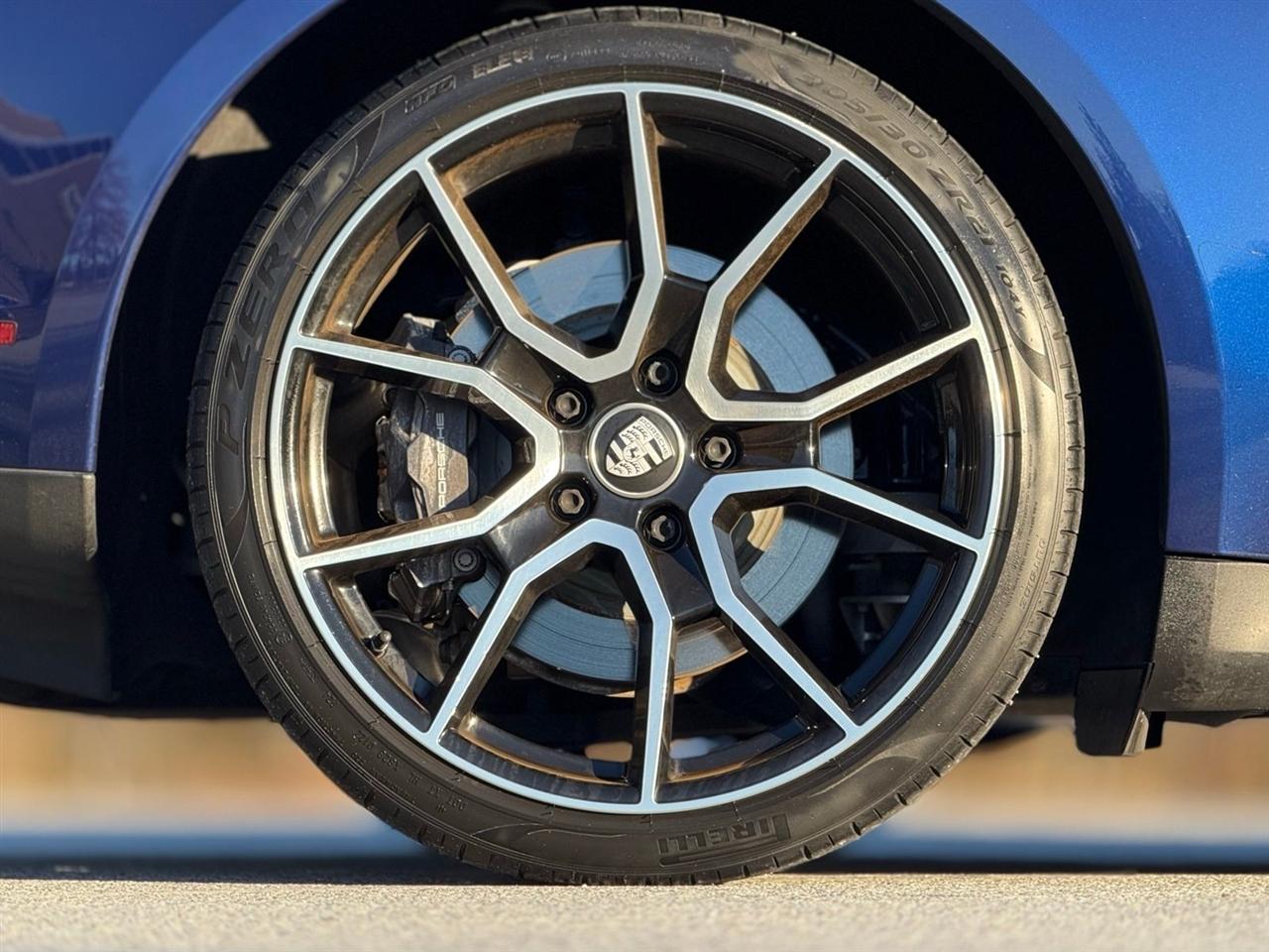 Porsche Taycan  2022