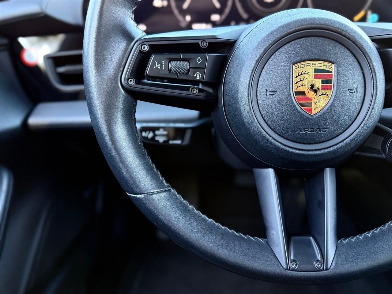 Porsche Taycan  2020