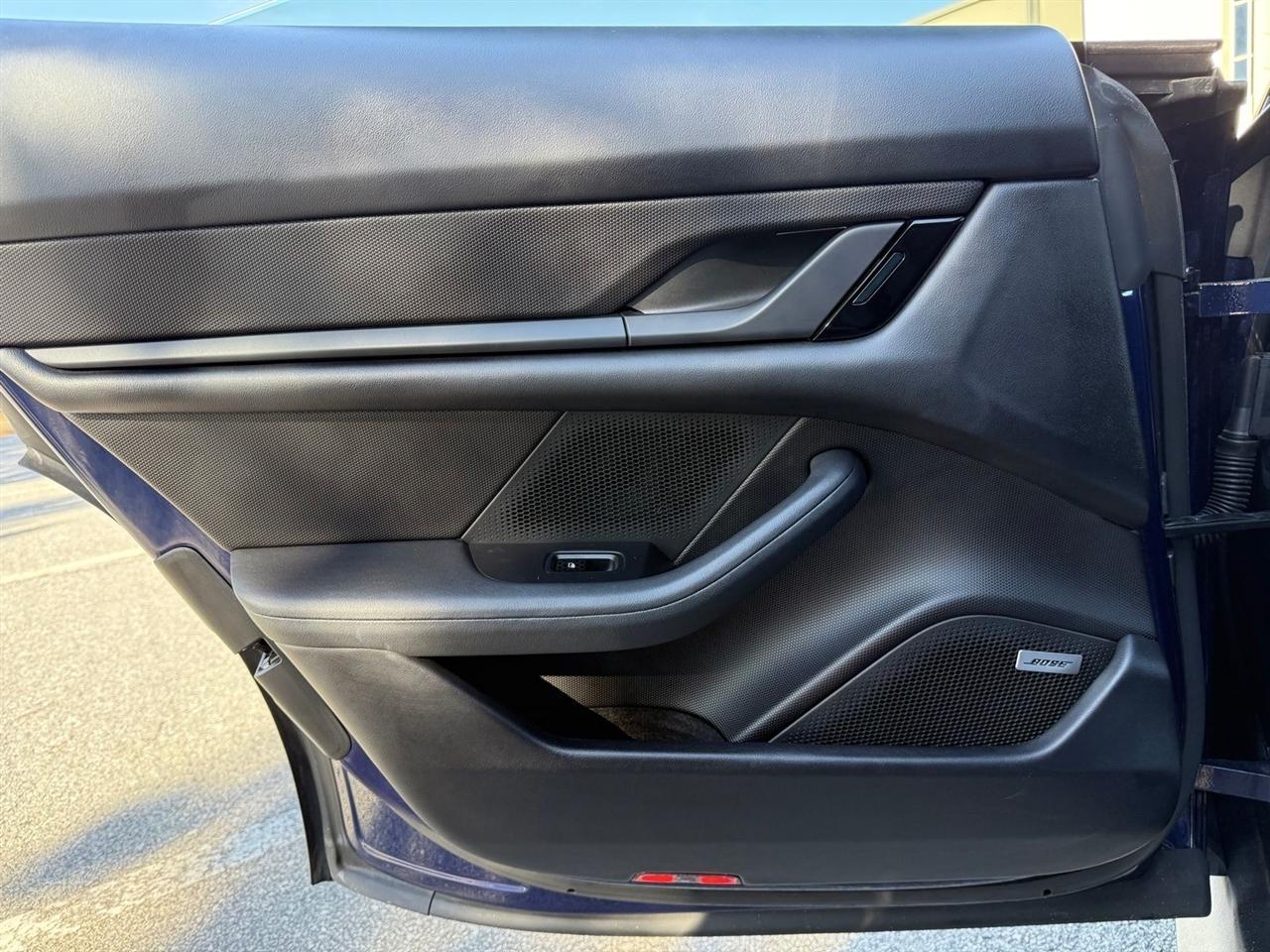 Porsche Taycan  2020