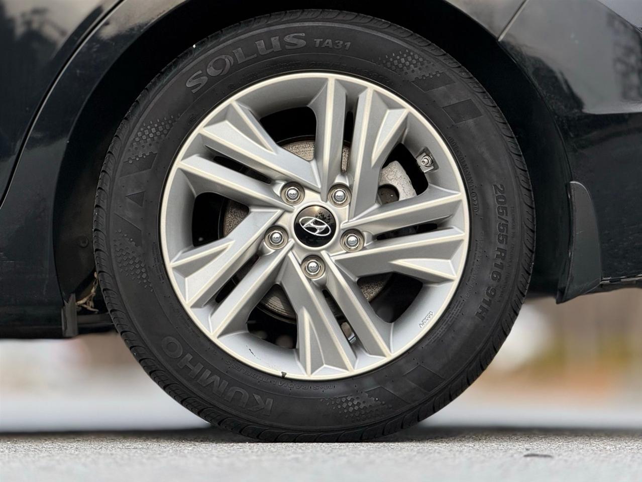 Hyundai Elantra  2020