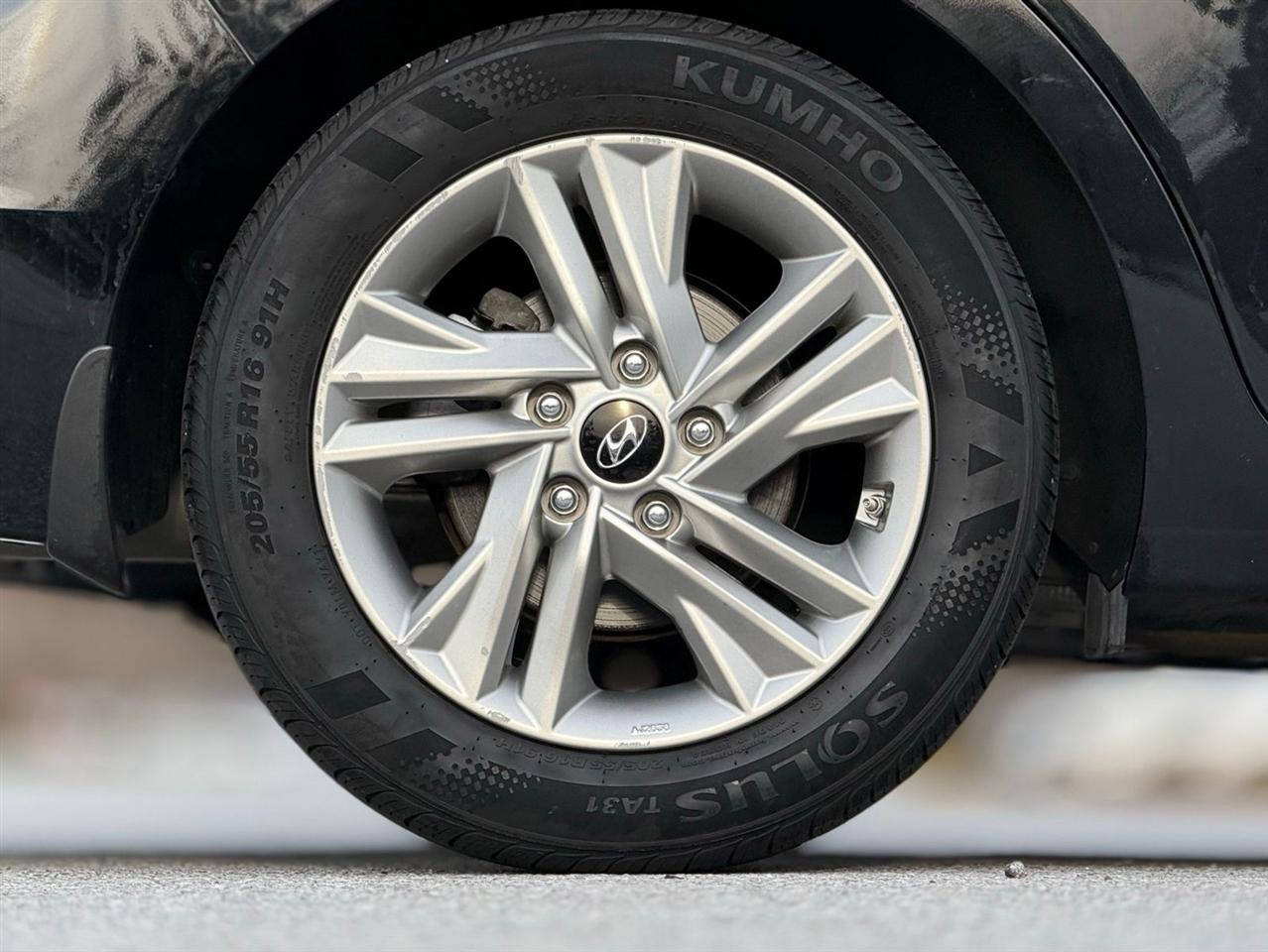 Hyundai Elantra  2020