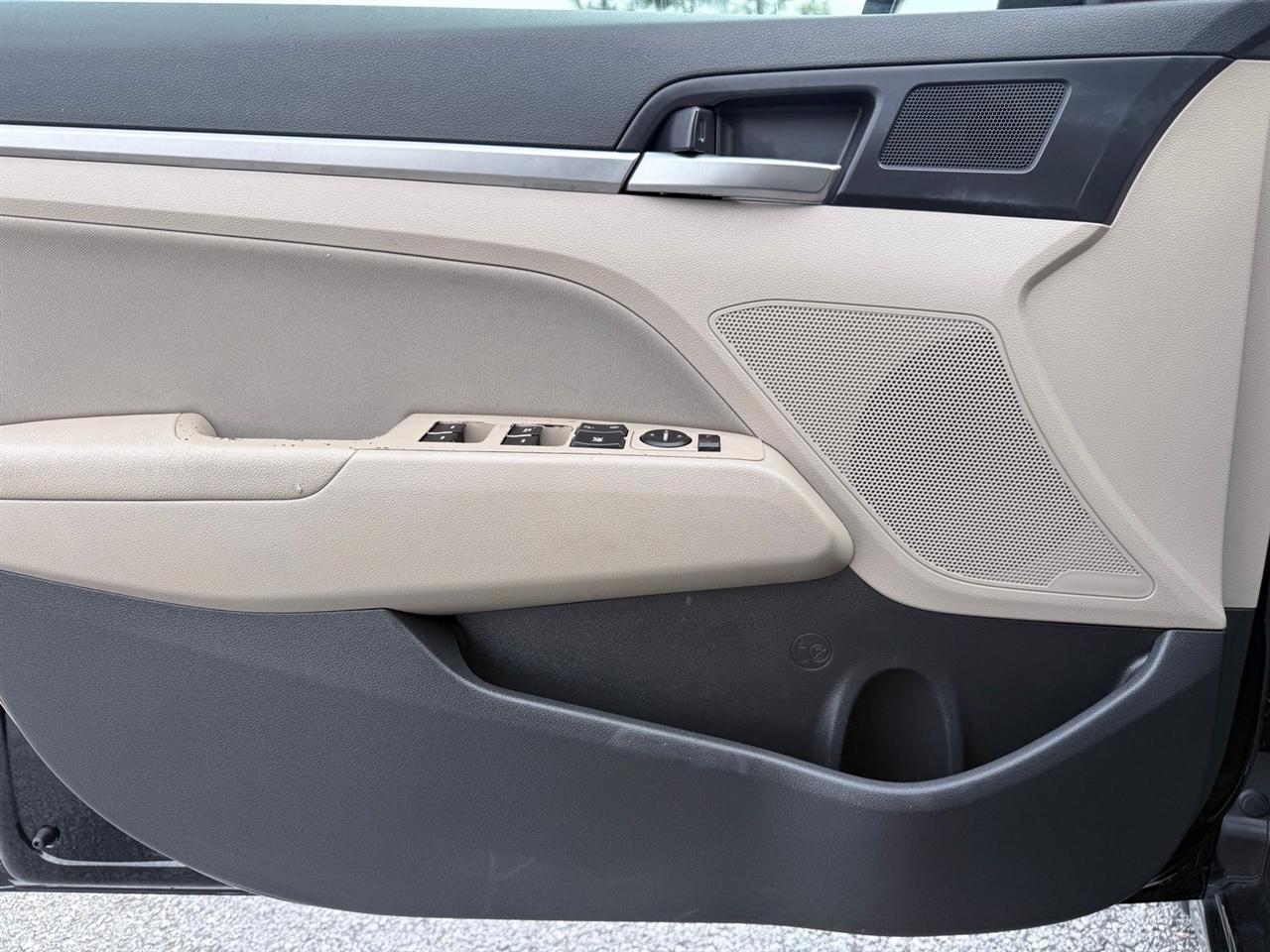 Hyundai Elantra  2020