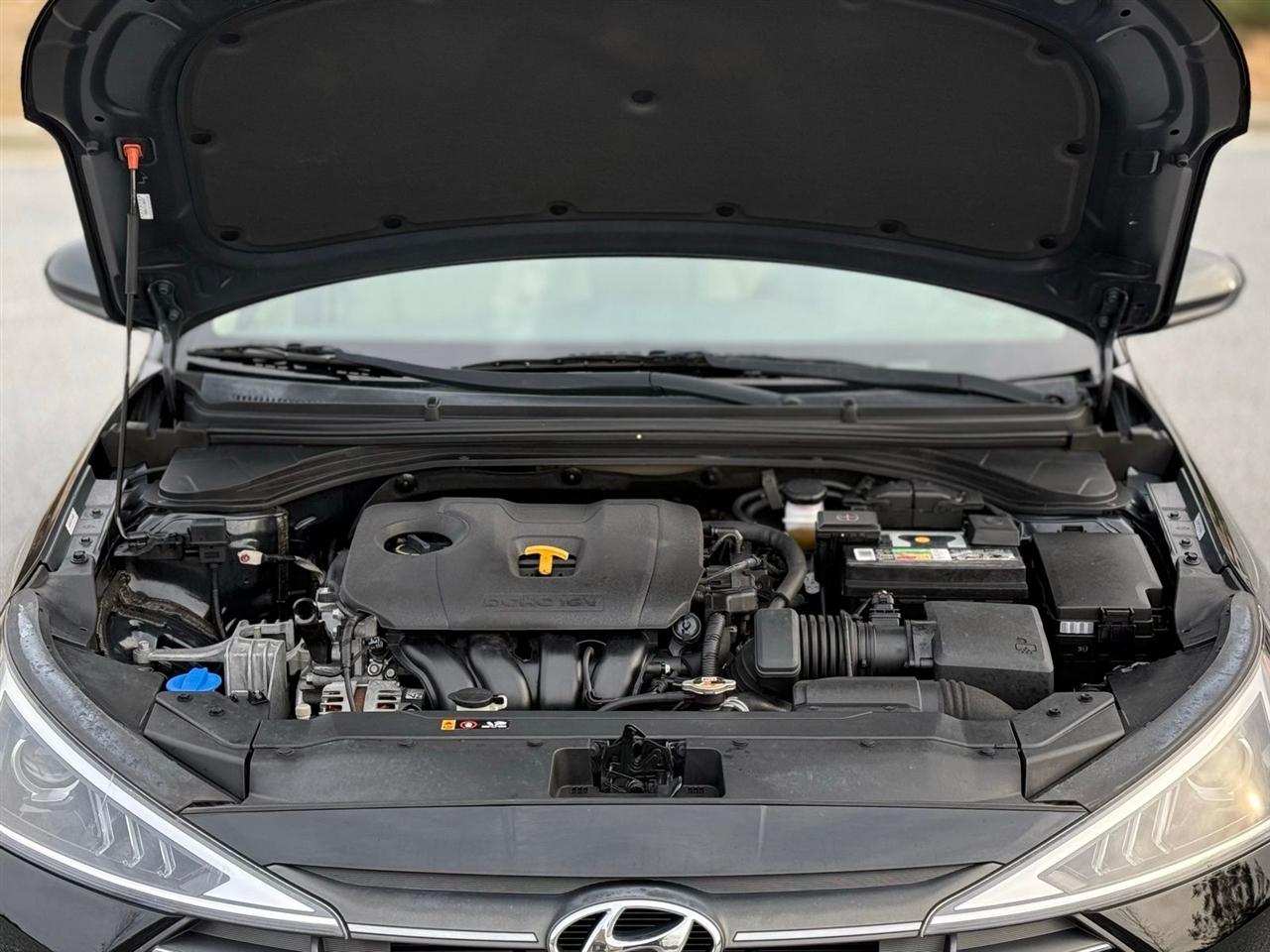 Hyundai Elantra  2020