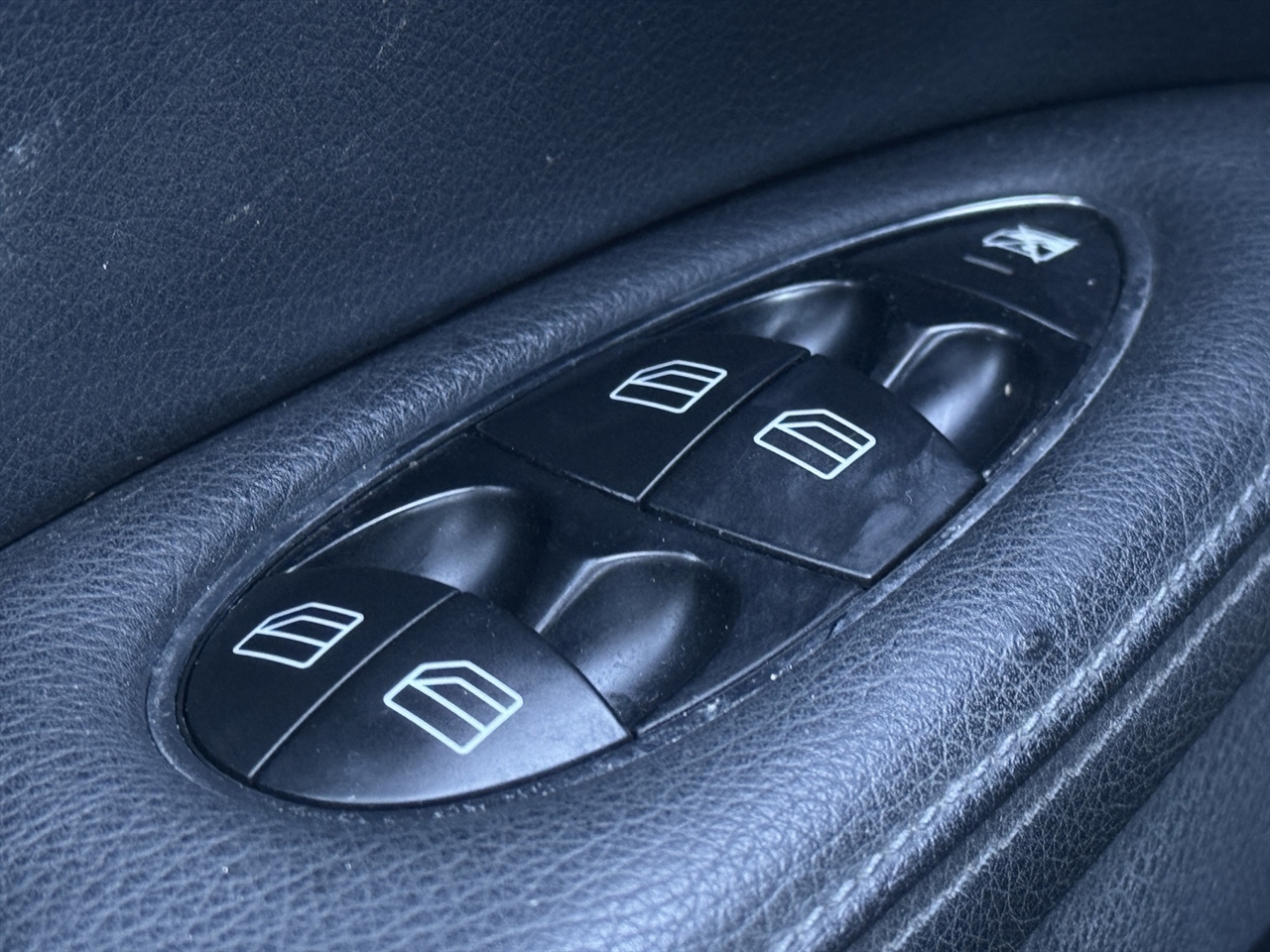 Mercedes-Benz E-Class  2009