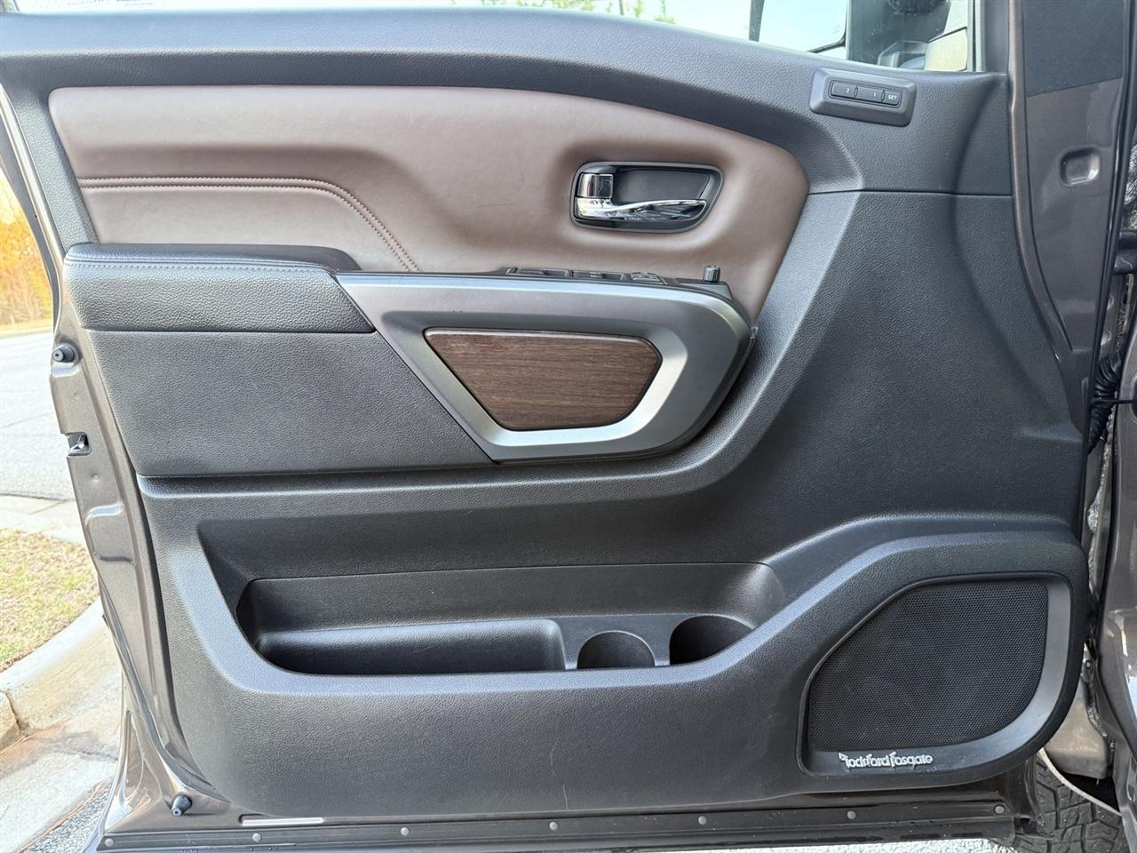 Nissan Titan XD  2016