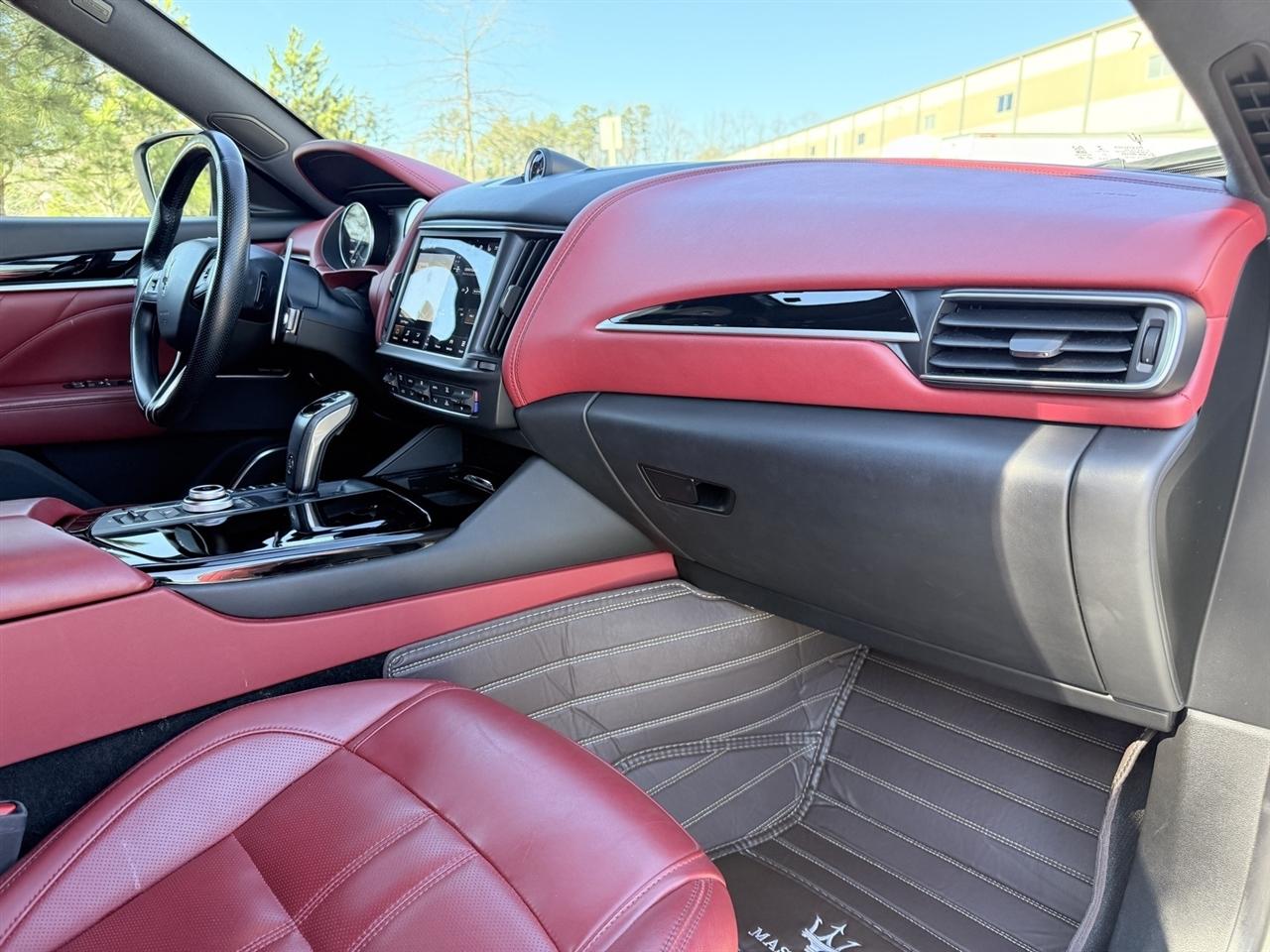 Maserati Levante  2021