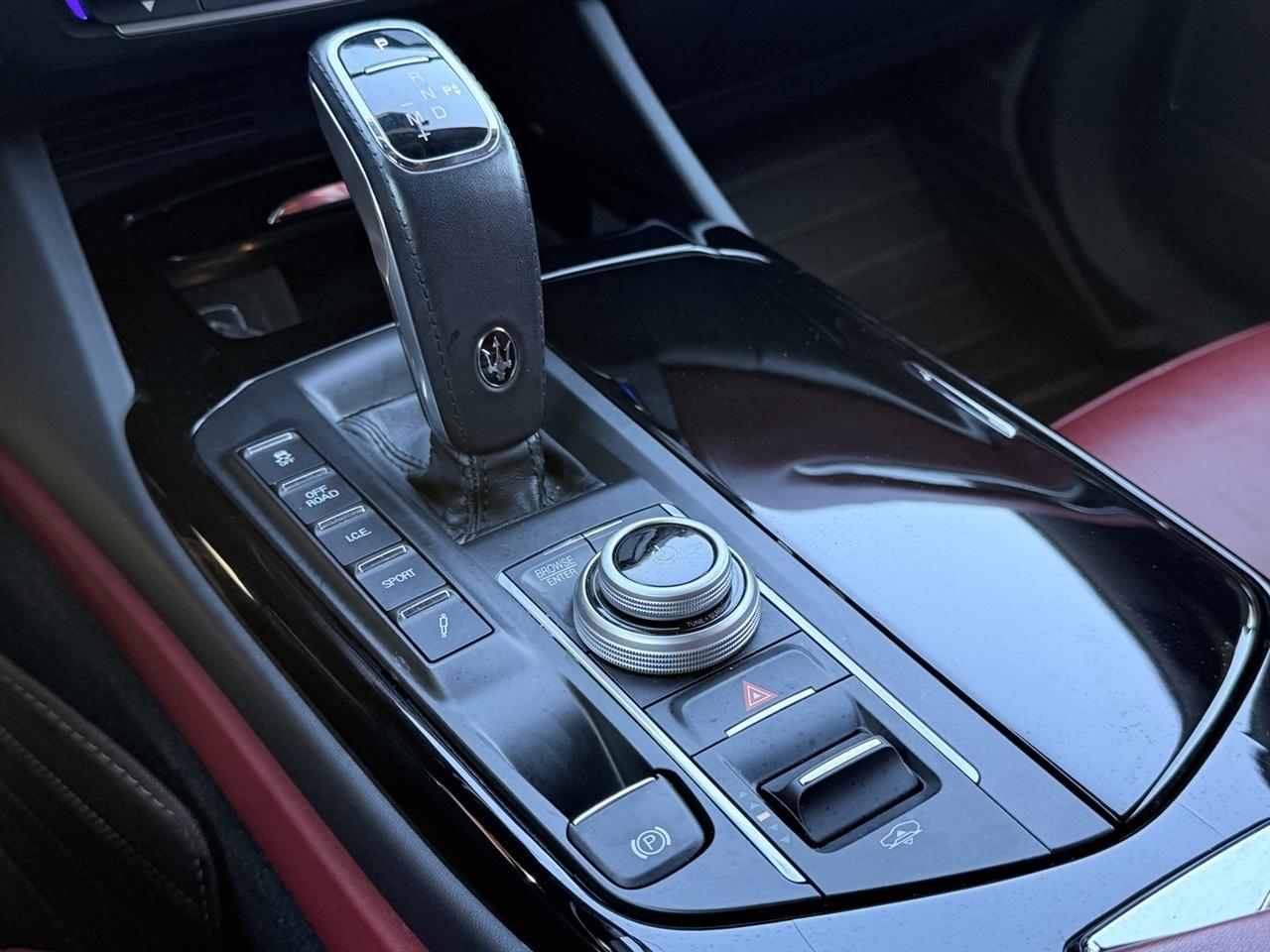 Maserati Levante  2021