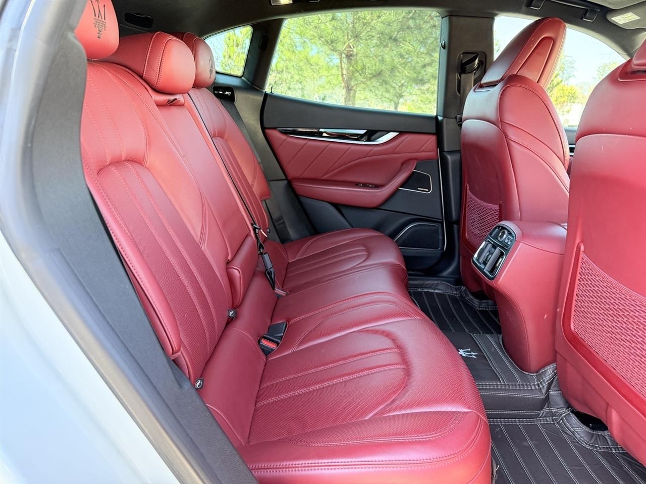 Maserati Levante  2021