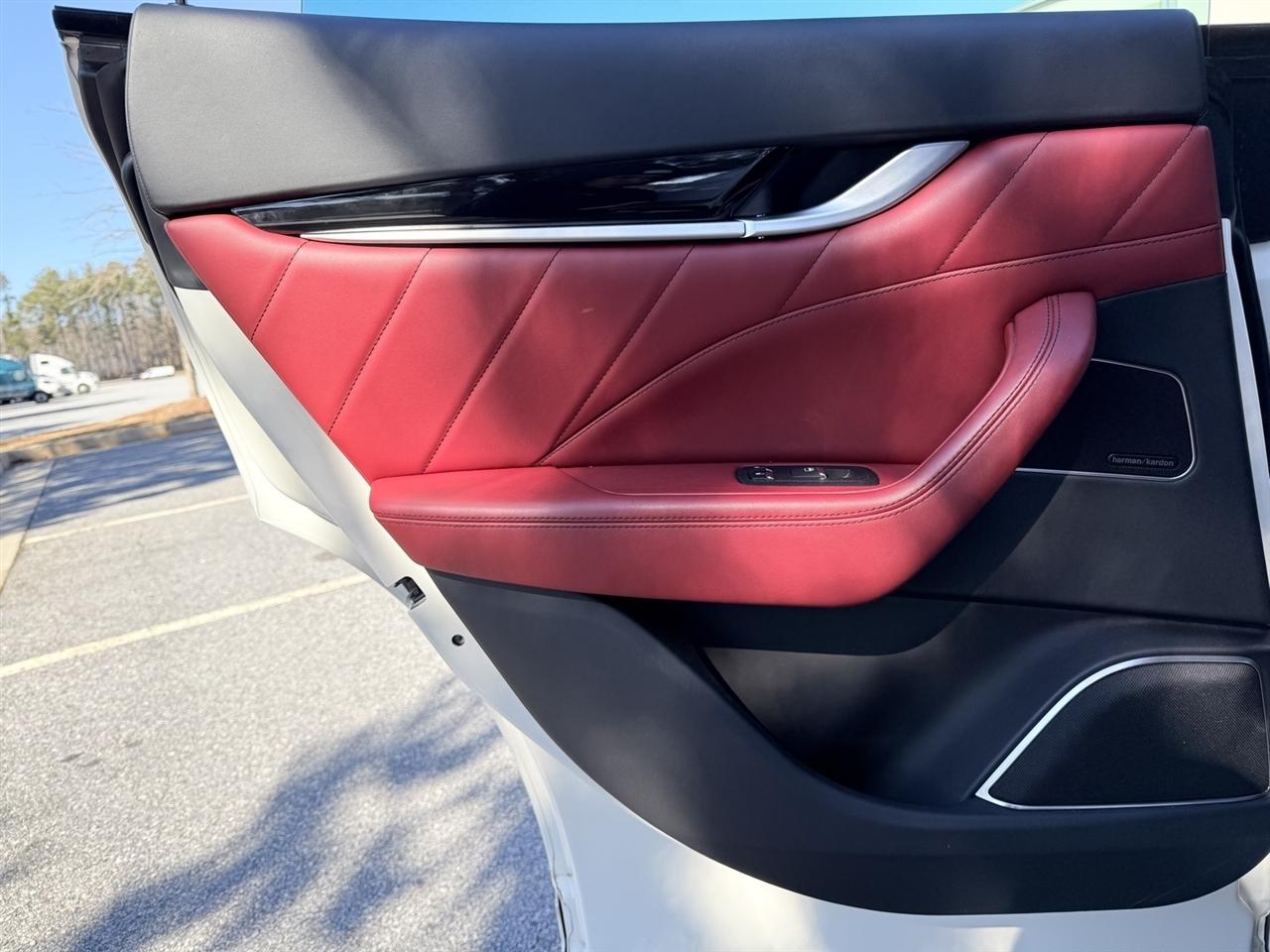 Maserati Levante  2021