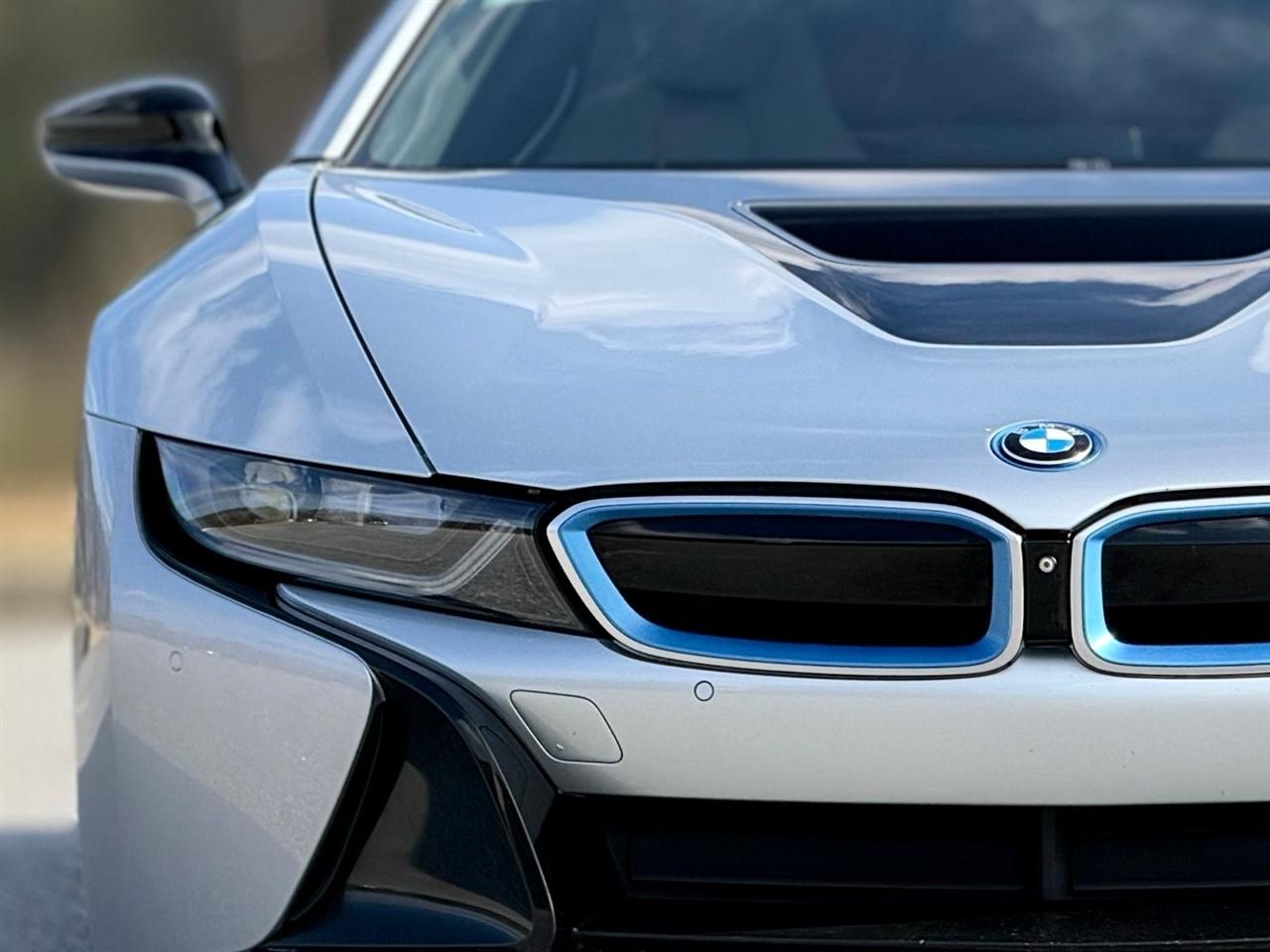 BMW i8  2015