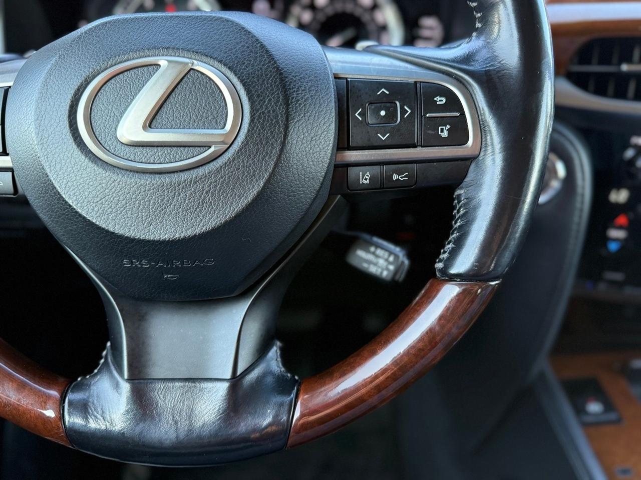 Lexus LX  2018