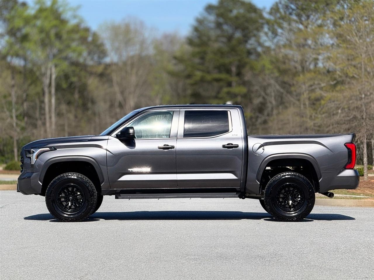 Toyota Tundra 4WD  2024