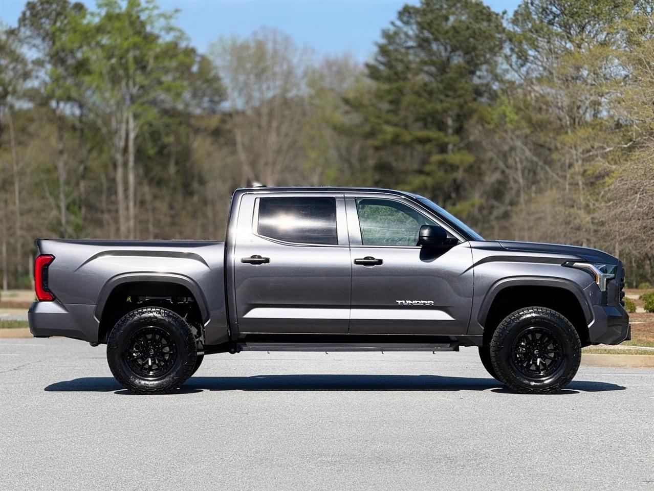 Toyota Tundra 4WD  2024