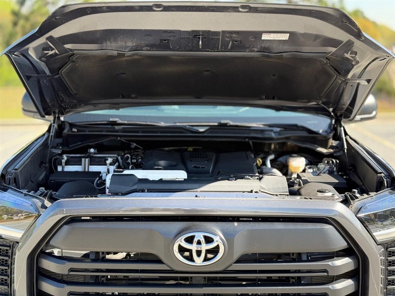 Toyota Tundra 4WD  2024