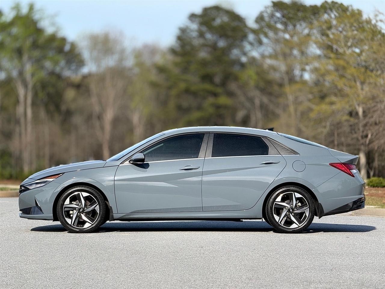 Hyundai Elantra  2023