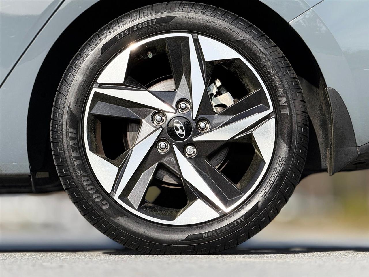 Hyundai Elantra  2023